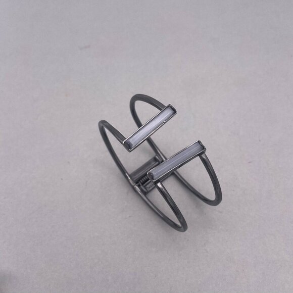 Kendra Scott Gavin Hinged Cuff Bracelet - Picture 2 of 5